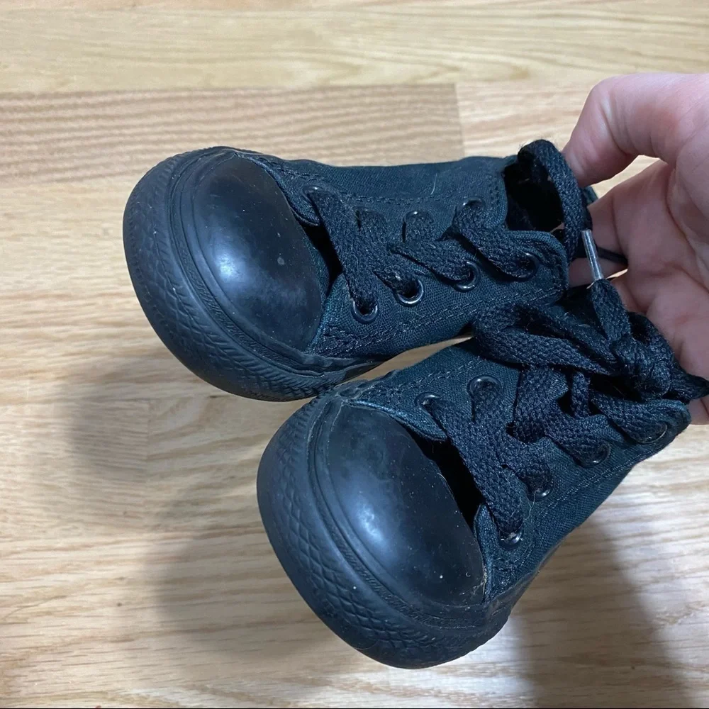 Converse Black Sneakers Sz 7 Kids Toddler Baby Boy Girl